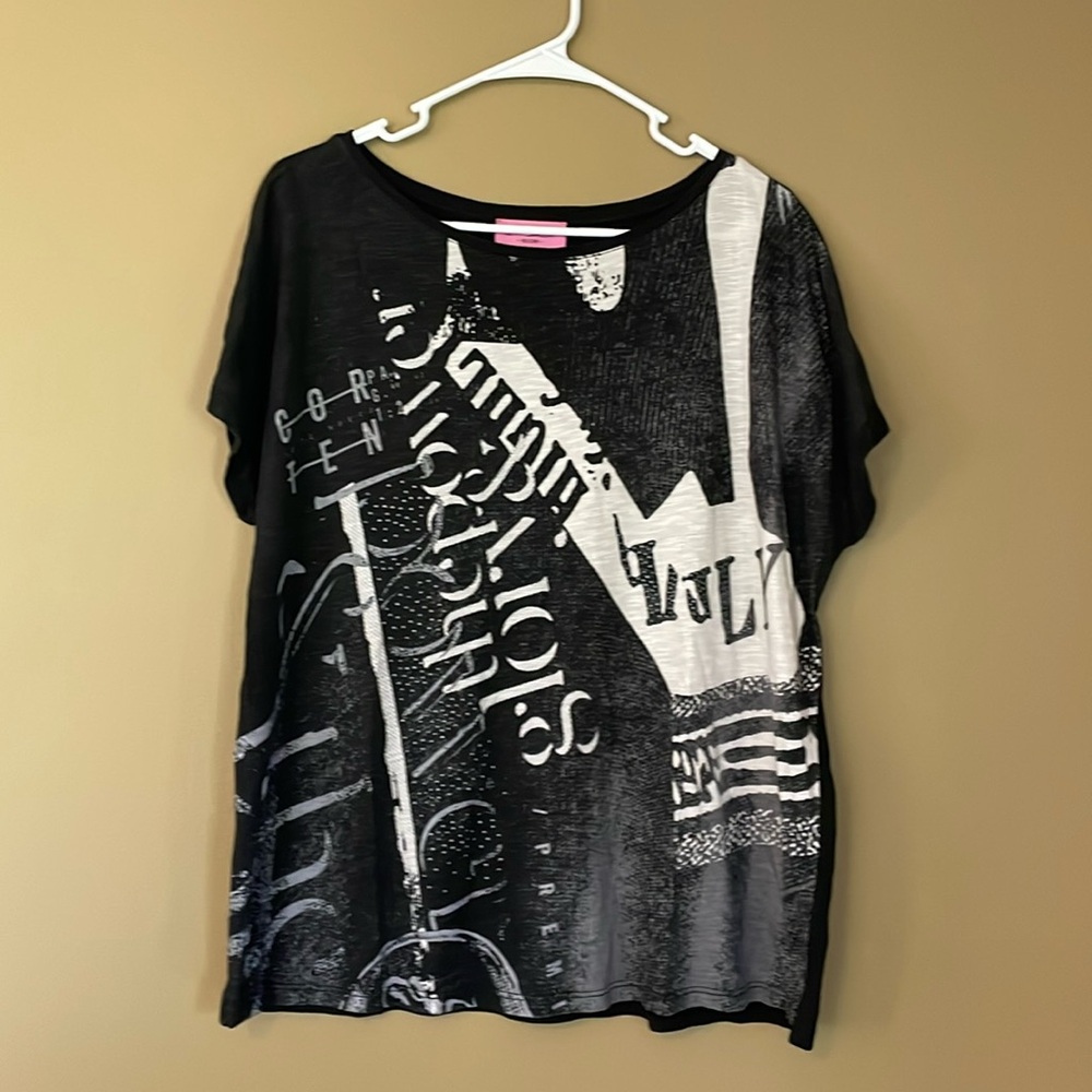 Betty Barclays so cozy light weight tee